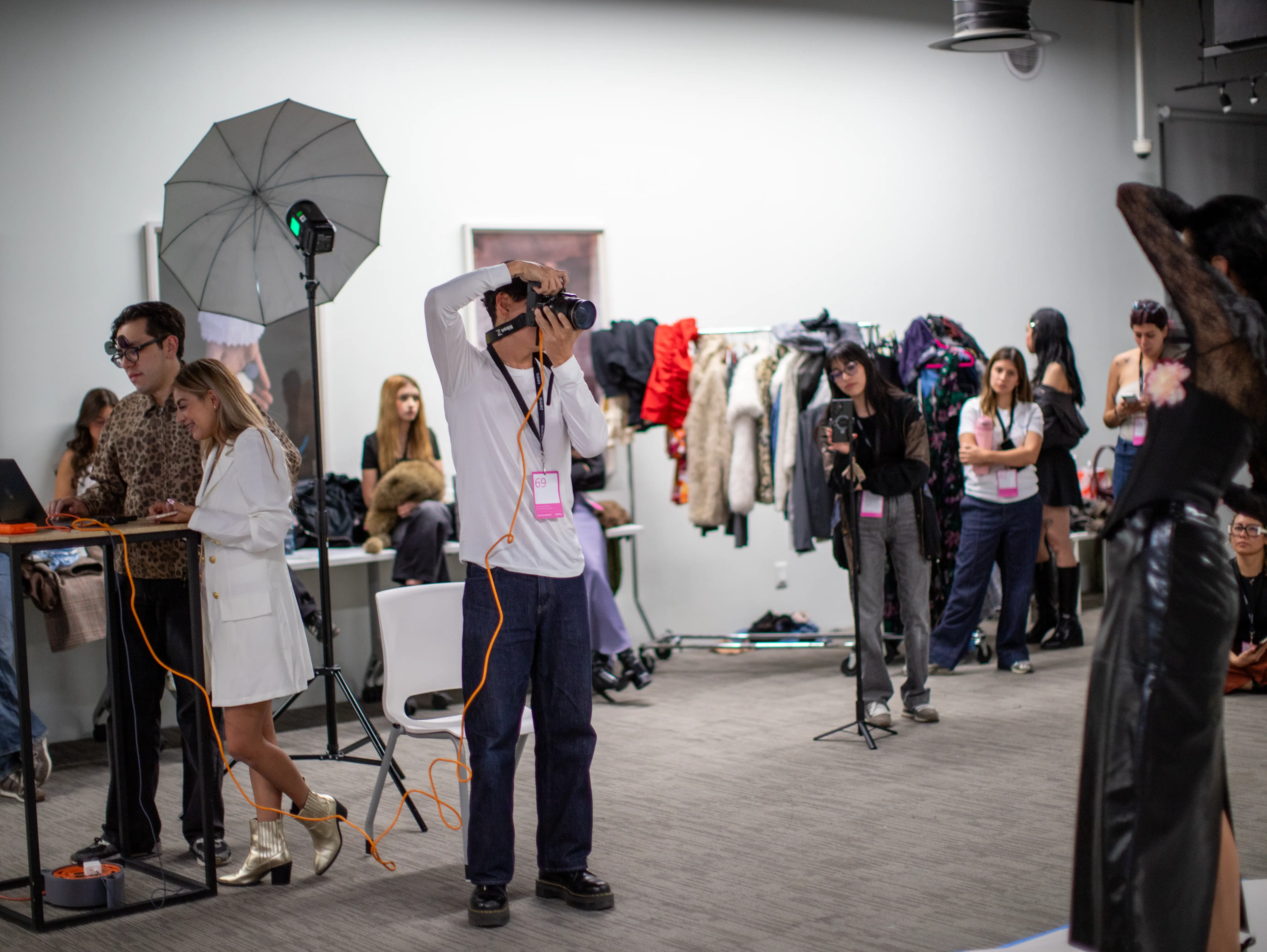 Backstage de una producción fotográfica de CENTRO
